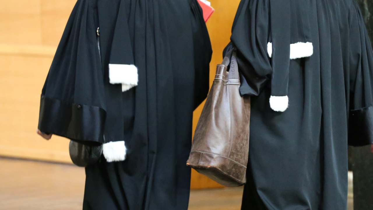 il se fait prendre trois fois en dix jours pour des délits routiers, sa peine est aménagée par les juges