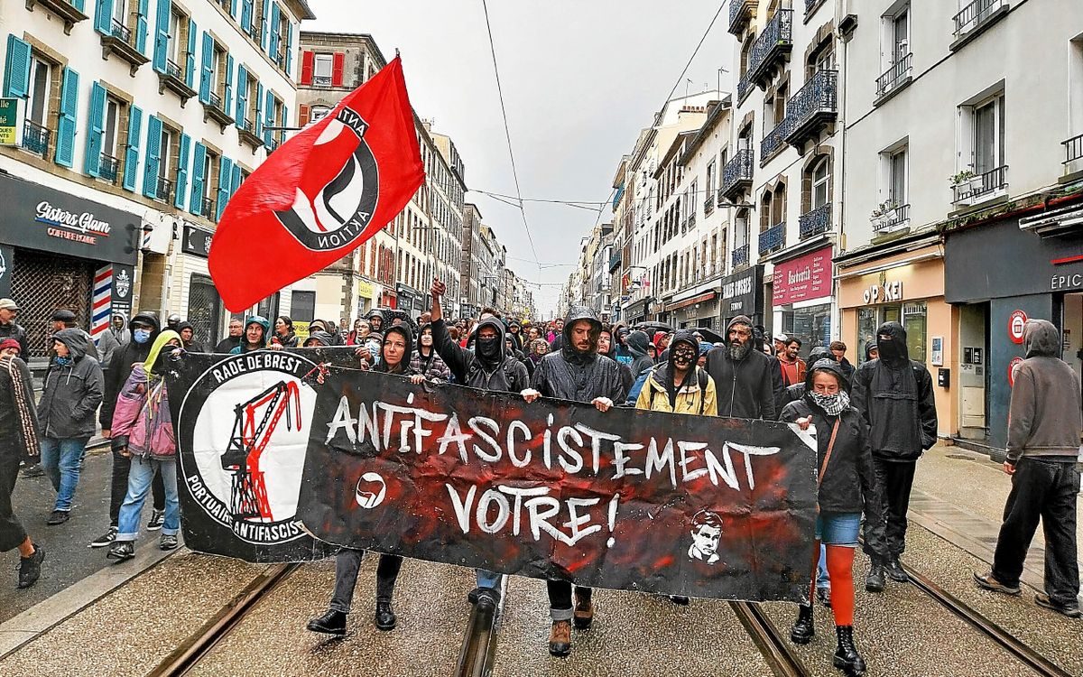 À Brest, près de 1 500 personnes manifestent suite aux attaques place Guérin