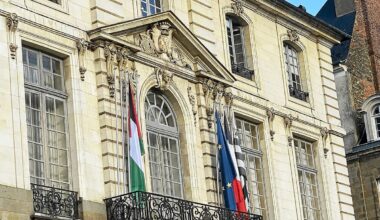 « Il est discret » : le drapeau palestinien hissé sur de la mairie à Rennes
