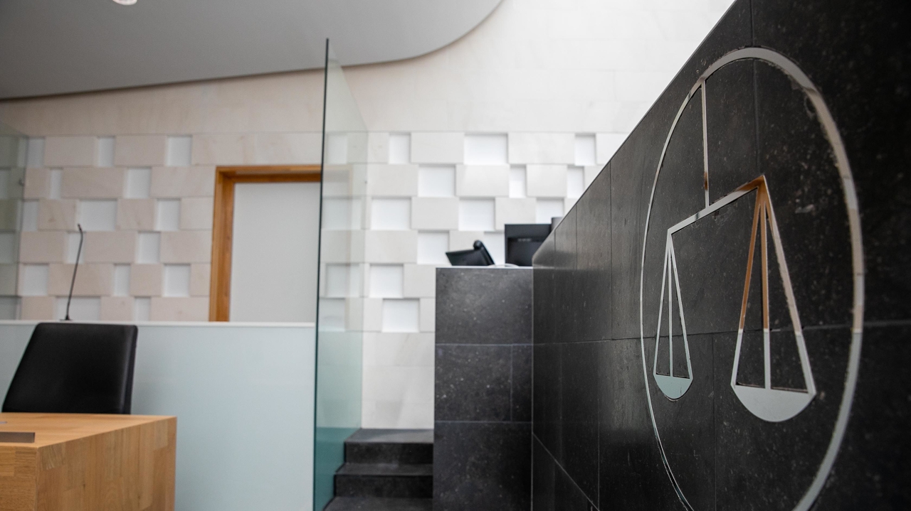 il cachait des caméras chez lui pour filmer des femmes dans la douche ou aux toilettes
