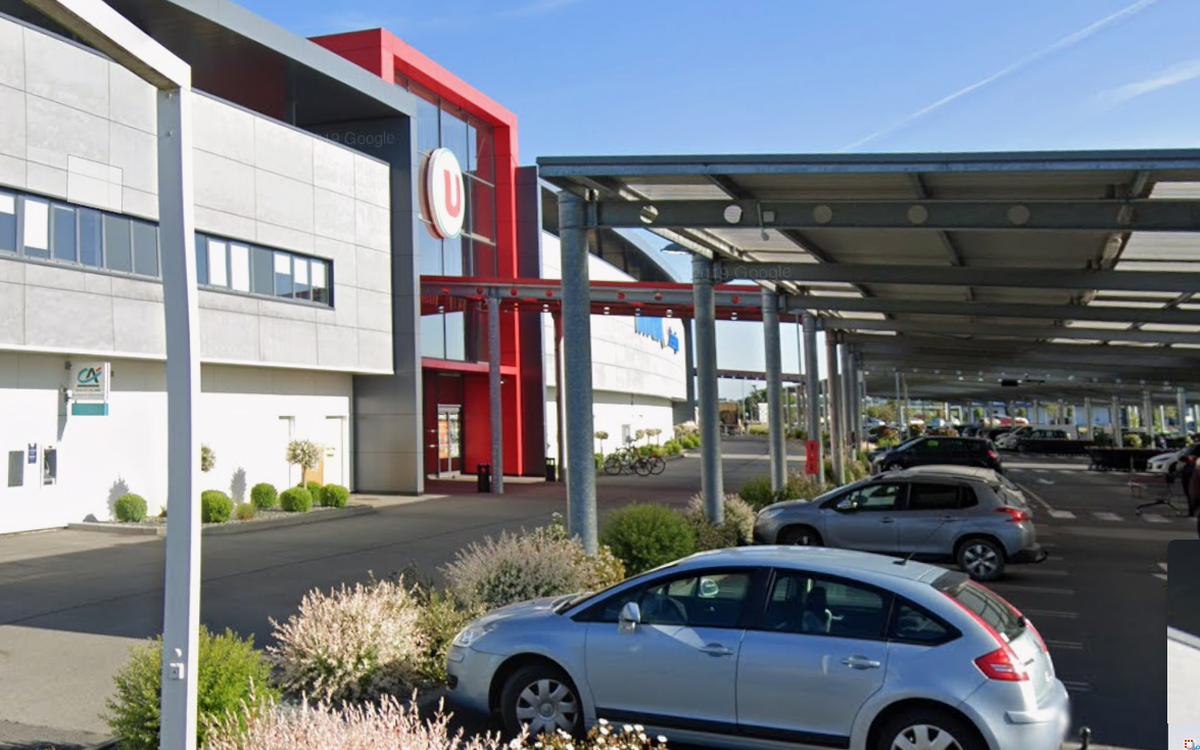 Près de Rennes, un hypermarché visé par une attaque à la voiture bélier