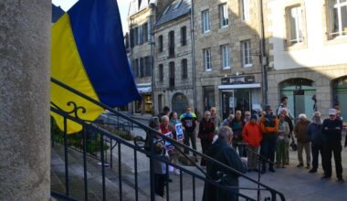 Une quarantaine de personnes affichent leur soutien à l’Ukraine ce 25 septembre à Lannion