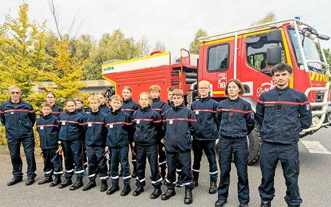 Kira Grebenik fait partie des 26 jeunes sapeurs-pompiers lamballais, encadrés par quatorze formateurs. Tous les samedis matin, ils se retrouvent pour trois heures de formation et une heure de sport.