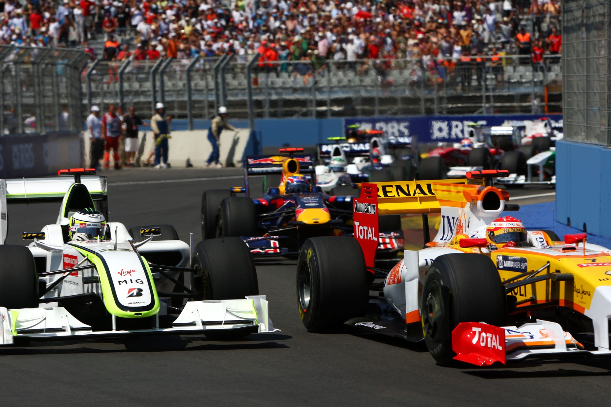 Jenson Button, pression croissante sur le leader Ă Valence