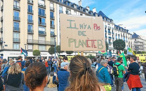 « L’urgence climatique et sociale » rassemble une centaine de personnes à Rennes