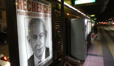 des affiches contre la propagande et Netanyahou, quatre activistes antipub interpellés