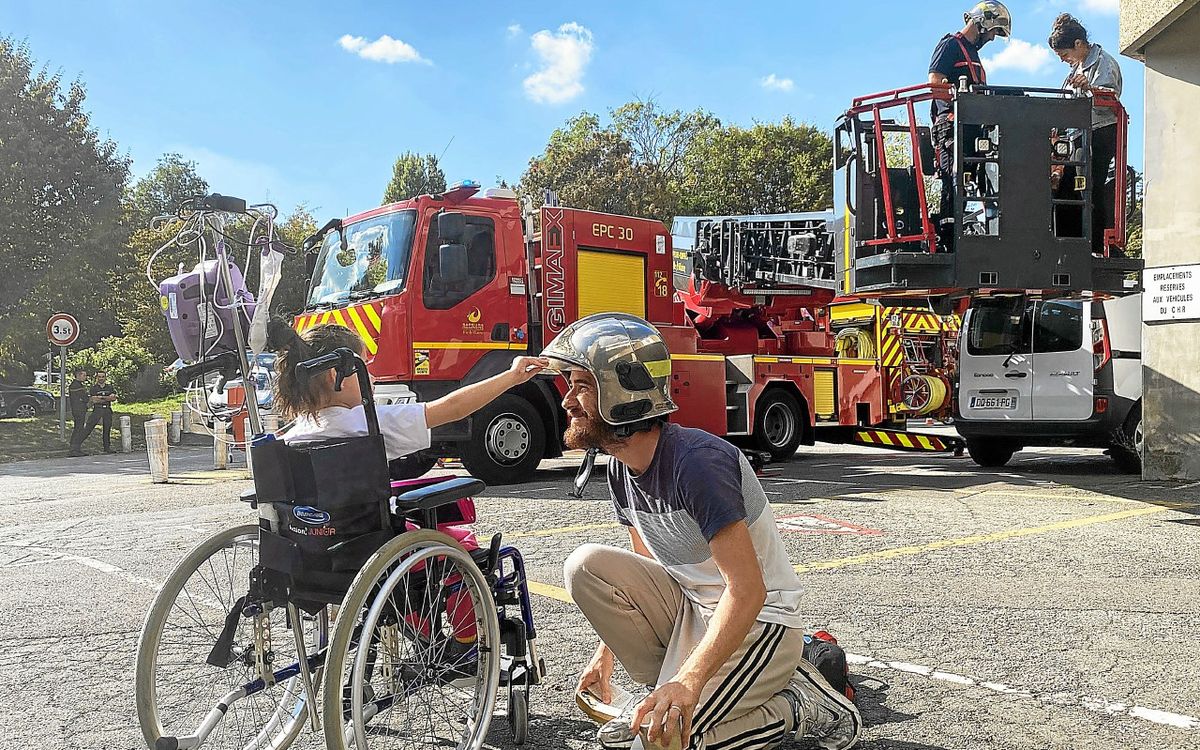 « Oublier l’hôpital pendant quelques heures » : Quand les enfants malades se mettent dans la peau des pompiers à Rennes