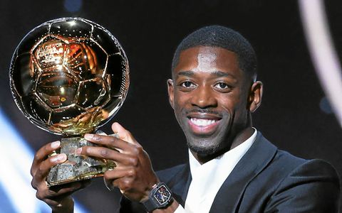 Ousmane Dembele a reçu son Ballon d’Or après sa saison exceptionnelle avec le PSG le lundi 22 septembre 2025.
