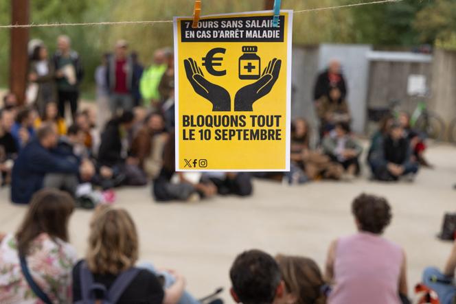 Lors d’une assemblée générale du mouvement Bloquons tout à l’îlot Tison, à Poitiers, le 1ᵉʳ septembre 2025.