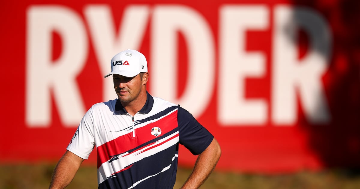 Bryson DeChambeau critiqué; Keegan Bradley se porte à sa défense