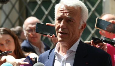 le patron du Medef annonce «un énorme meeting» du patronat dans «quelques jours»