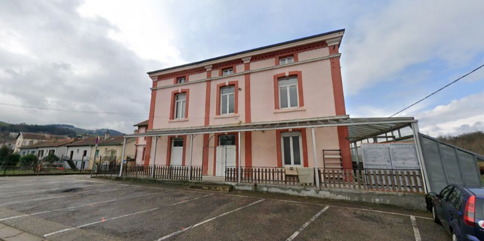 Près de Saint-Étienne : un pied de sanglier déposé devant une mosquée
