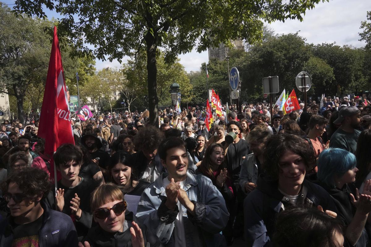 “Bayrou est parti mais avec Lecornu, c’est de la provocation”