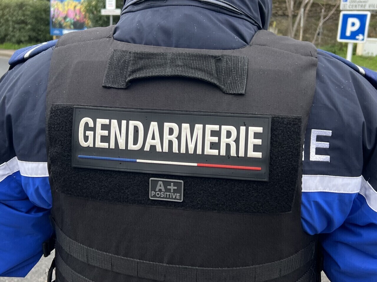 ivre, il provoque un accident et sort une arme face aux gendarmes