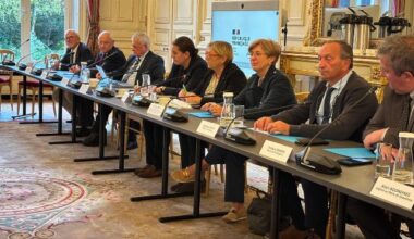 À Paris, le collectif des élus du littoral obtient « des engagements fermes » pour faire face à la crise migratoire.