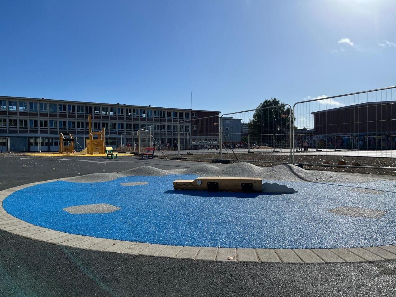 À Ronchin, moins de béton, plus d'arbres et d'espaces ludiques dans des cours d'écoles primaires
