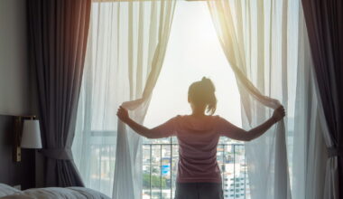 Environ une personne sur deux fait cette erreur au réveil, elle est pourtant fortement déconseillée par les experts