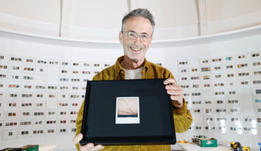 Un collectionneur offre 906 Polaroïds du sulfureux photographe japonais Araki au Musée Guimet