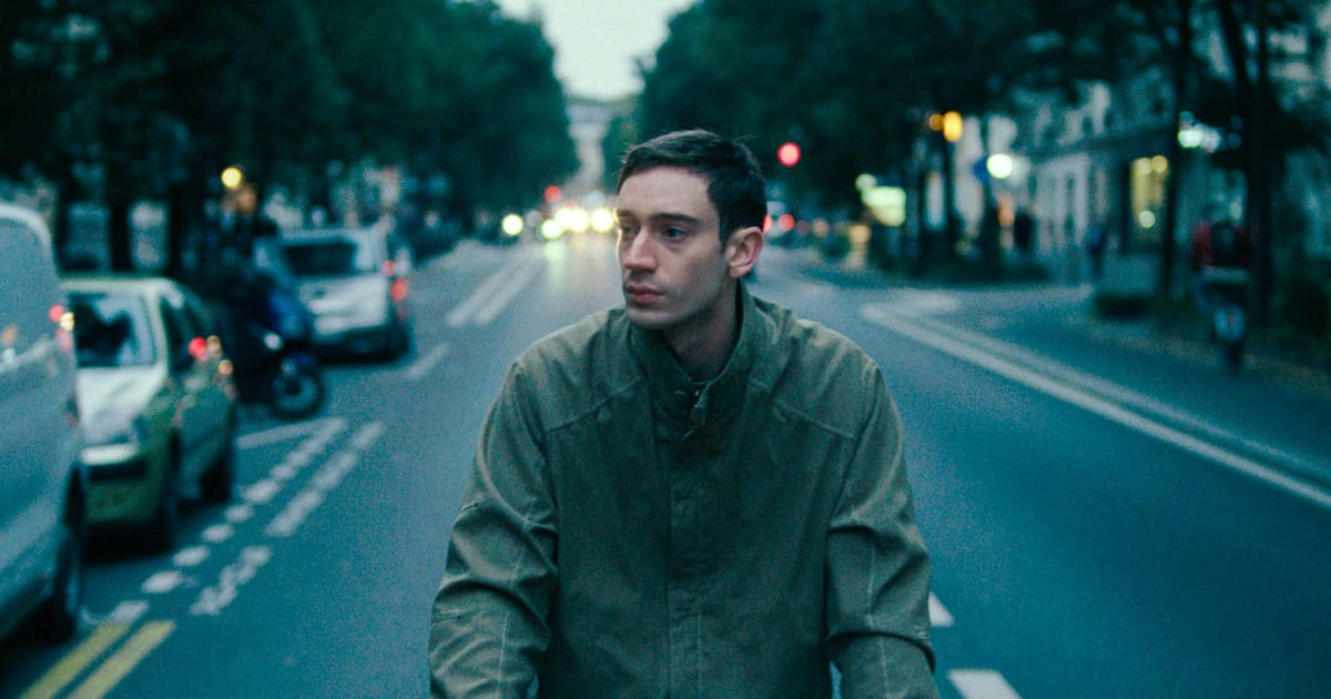 «Nino», un premier film en éclat d’urgence – Libération