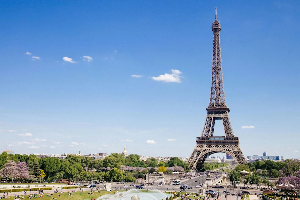 Un projet de « Panthéon scientifique » féminin a été lancé par la Ville de Paris pour équilibrer la fresque souhaitée par Gustave Eiffel.