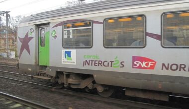 une personne percutée et tuée par un train Intercités, des bus affrétés