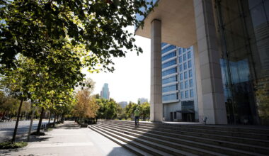 Une entreprise verse par erreur 165 millions à un employé, il démissionne et la justice estime qu'il peut tout garder