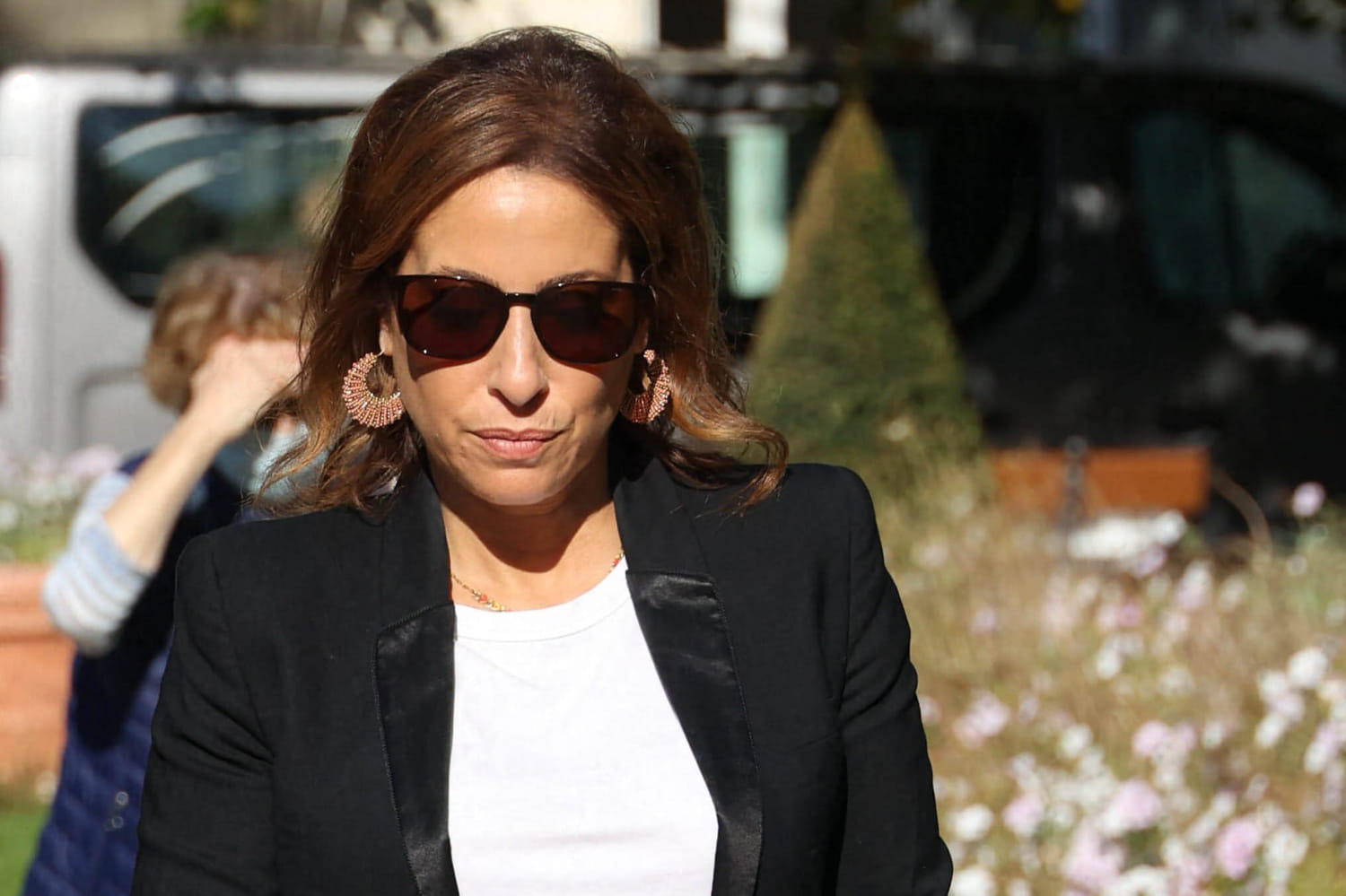 Elle souffre en silence : pour Léa Salamé, la liste des difficultés s'allonge après moins d'un mois au JT