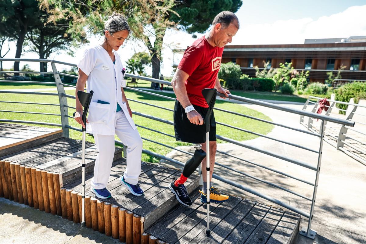 Mathieu Baumel, copilote de Guillaume de Mevius, sur le podium pour son retour à la compétition