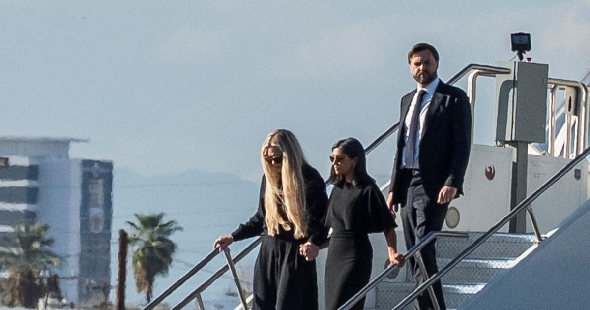 Les images de JD Vance escortant le cercueil de Charlie Kirk, l’influenceur conservateur assassiné