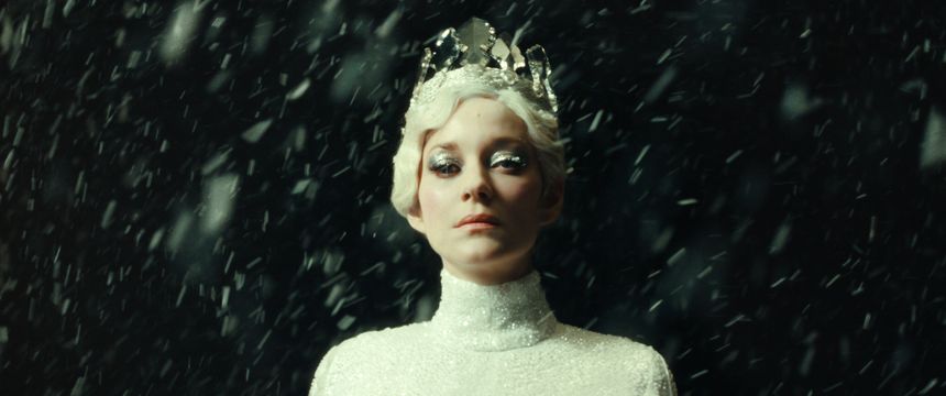 Marion Cotillard, inquiétante Reine des Neiges dans "La Tour de glace"