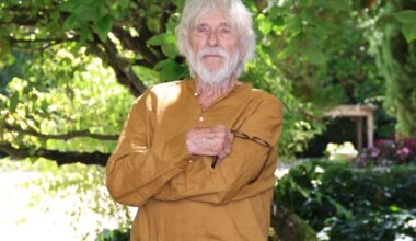 "Je suis dans le coin gabatch" : Pierre Richard installé depuis 40 ans dans un village de 5000 habitants dans l'Aude, il possède un superbe domaine