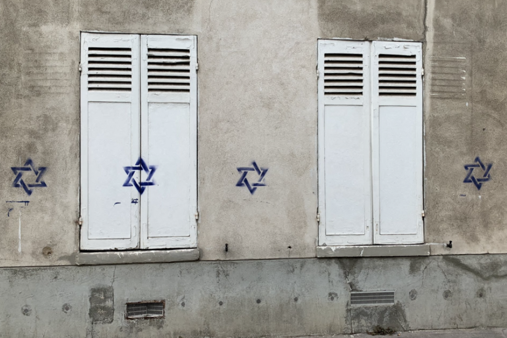 Têtes de cochon, étoiles de David... Que sait-on des commanditaires de ces actions à Paris ?