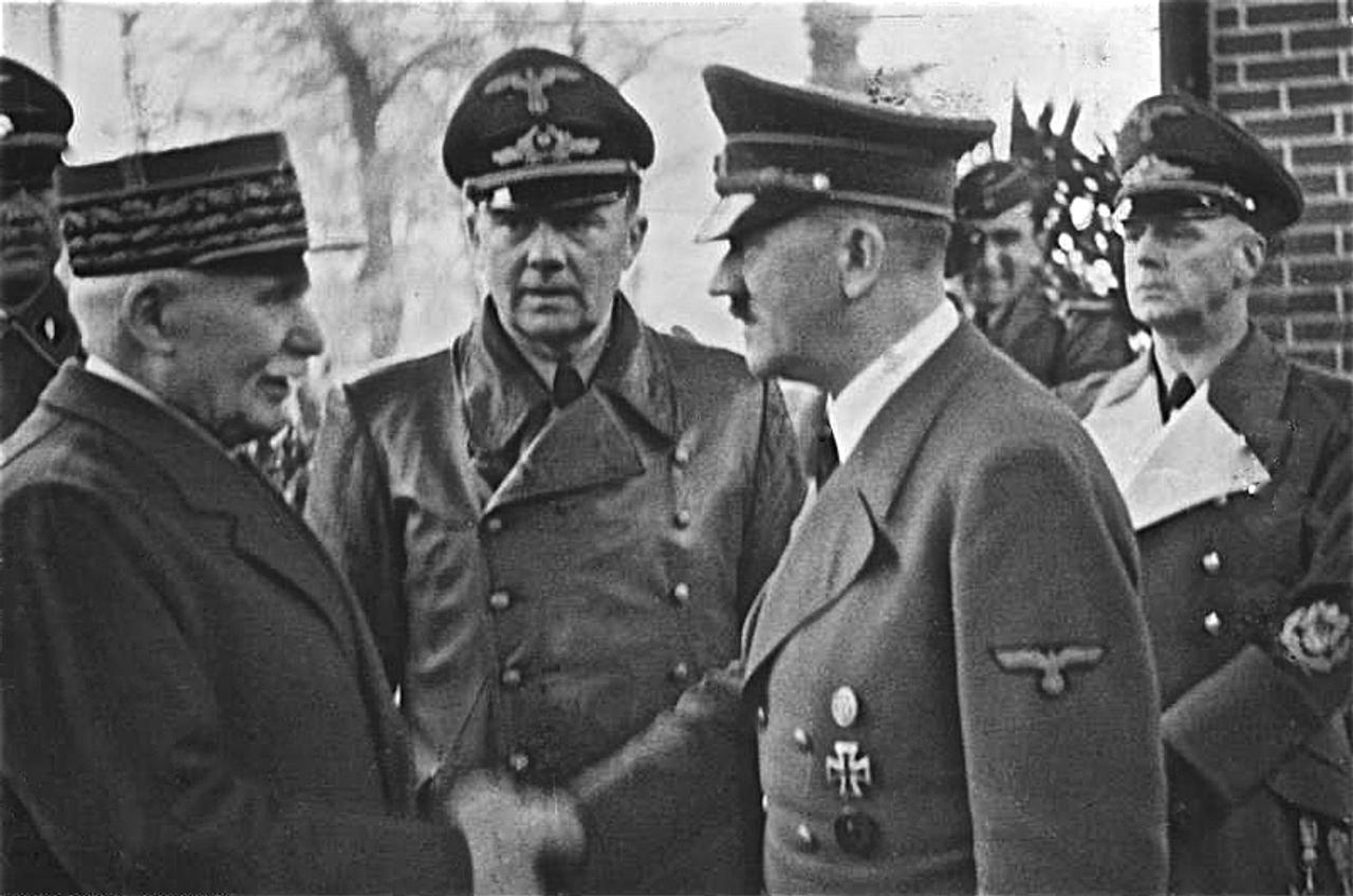 Première rencontre du maréchal Pétain avec Hitler à Montoire, le 24 octobre 1940.