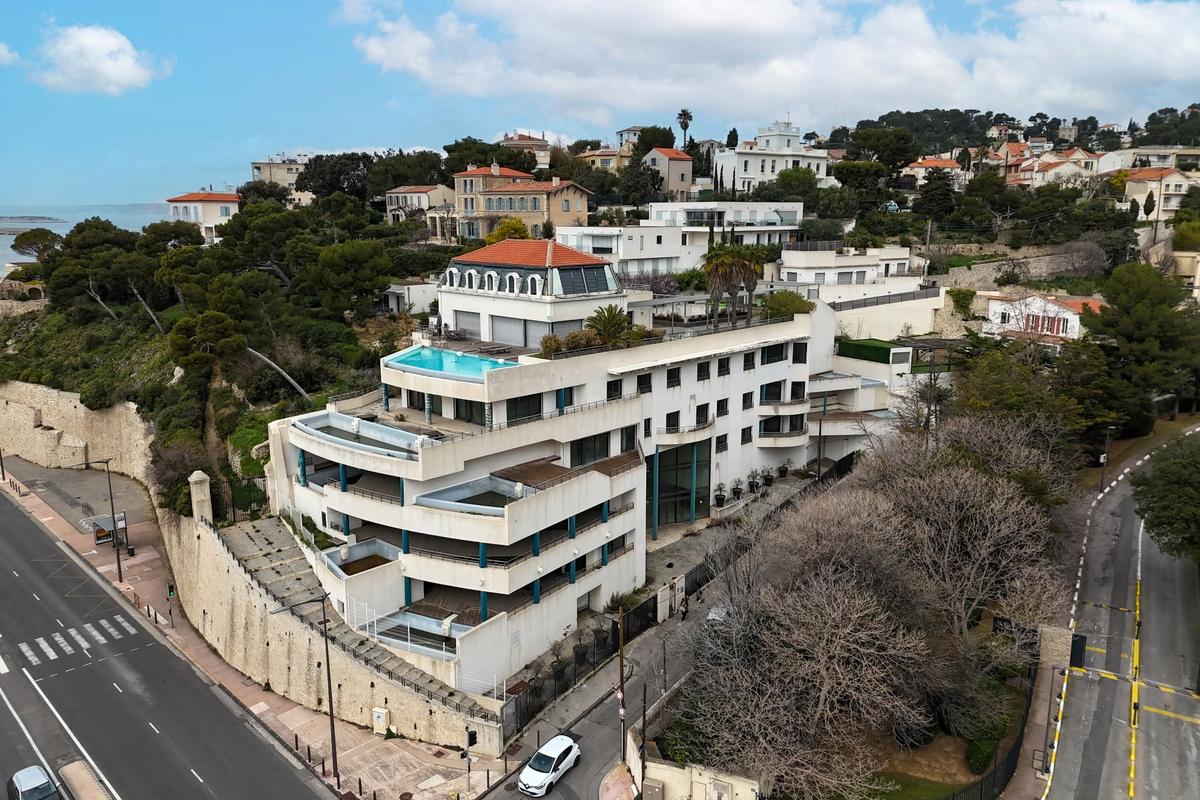 A Marseille, la justice organise la vente aux enchères du Carlton Palace, saisi dans le cadre de l’escroquerie à la taxe carbone