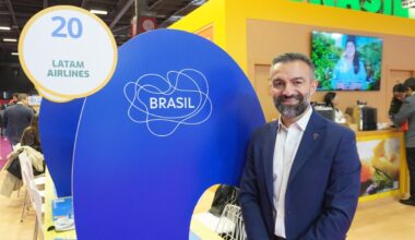 Davide Lopollo sur le stand du Brésil à l