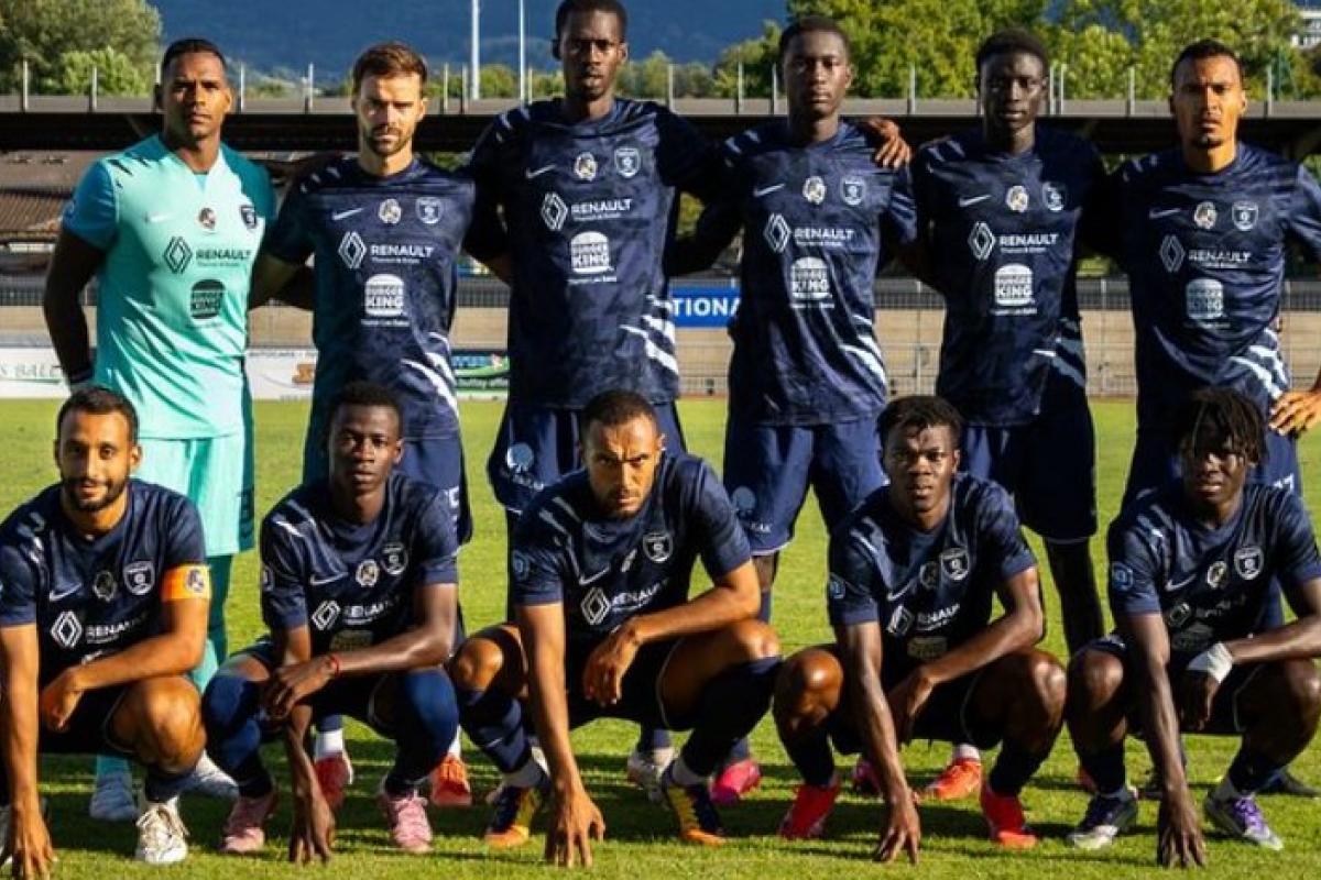 En National 3, le gardien de Thonon Evian marque après un dégagement depuis sa propre surface - L'Équipe