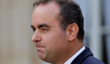 « Sébastien Lecornu pour l’heure plus habile que churchillien »