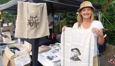 Juliette propose ses torchons 100 % ch’tis à la braderie de Lille !
