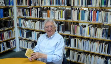 Côtes-d'Armor. Il possède plus de 10 000 livres chez lui et lit entre 200 et 300 pages par jour !