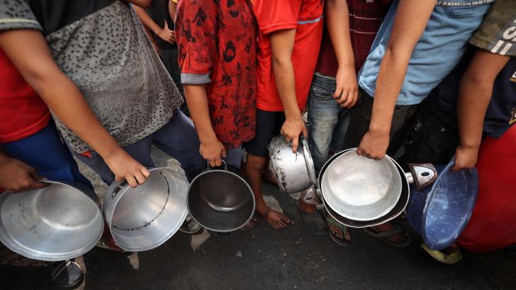 Le Royaume-Uni va accueillir un groupe d’enfants gravement malades ou blessés de la bande de Gaza, confirme ce dimanche 14 septembre le ministère de la Santé britannique.