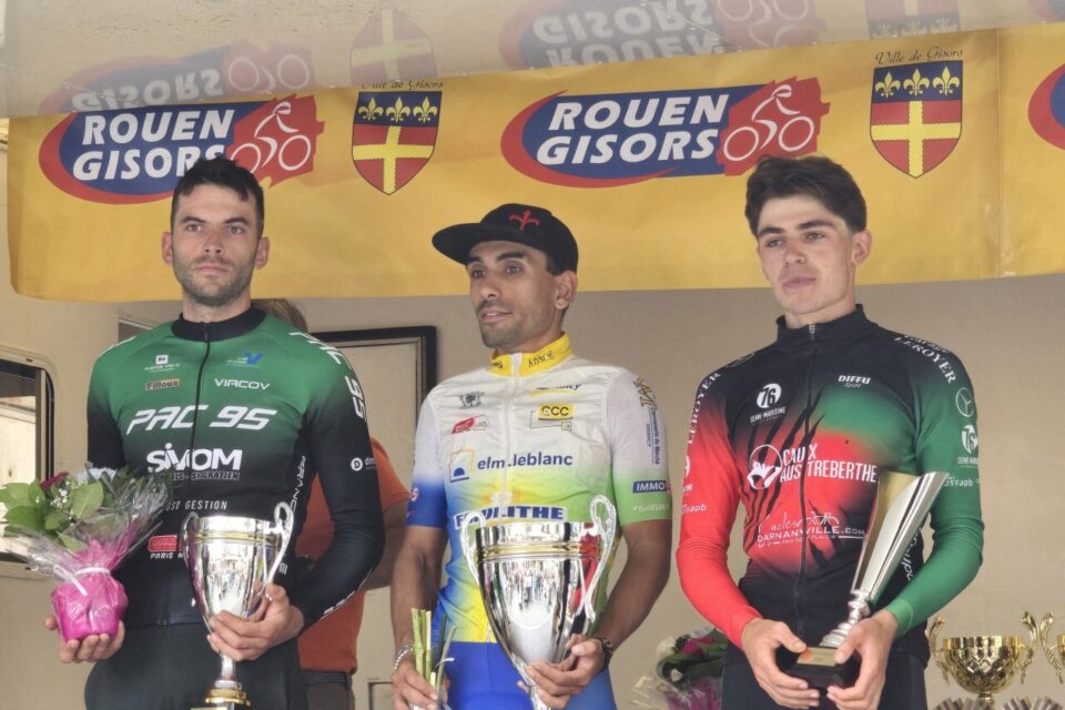 Le podium final avec les trois premiers de la course