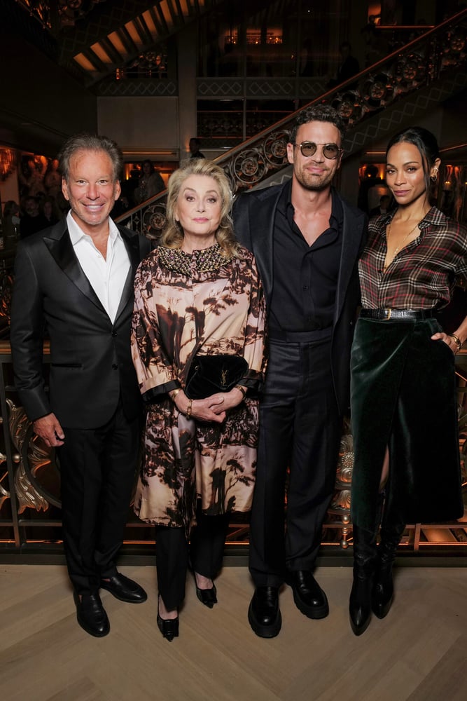 Gary Friedman, le directeur général de RH, en compagnie de Catherine Deneuve, Theo James et Zoë Saldaña