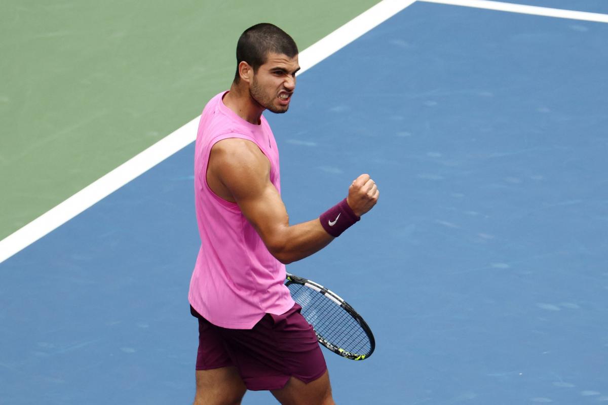 Carlos Alcaraz s'offre Novak Djokovic en trois sets et se qualifie pour la finale de l'US Open