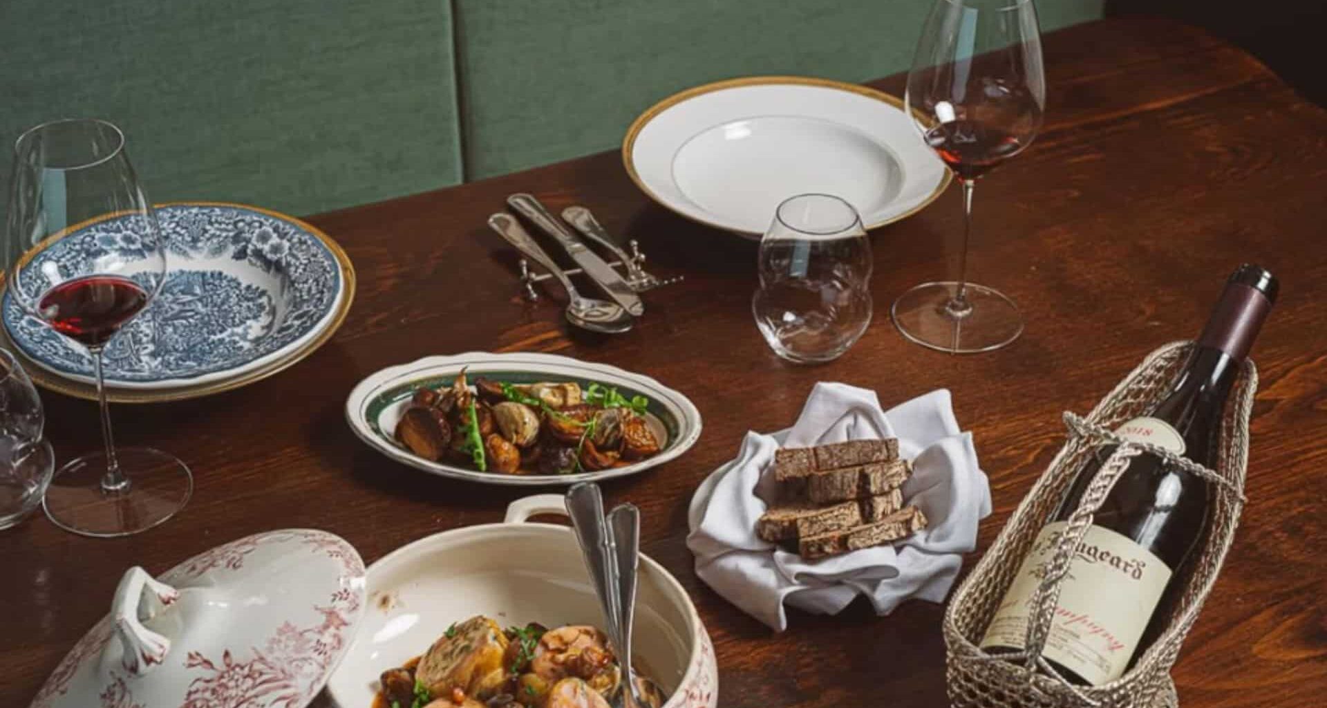 un festin rabelaisien dans le Sentier – Paris Select