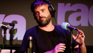 L’humoriste Aymeric Lompret décroche une émission sur Radio Nova baptisée « La matinale de la nuit »