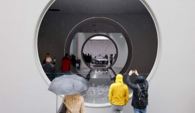 Automobile : les constructeurs européens veulent envoyer dans le décor la fin des moteurs thermiques en 2035 - Libération