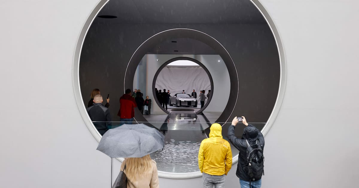 Automobile : les constructeurs européens veulent envoyer dans le décor la fin des moteurs thermiques en 2035 - Libération