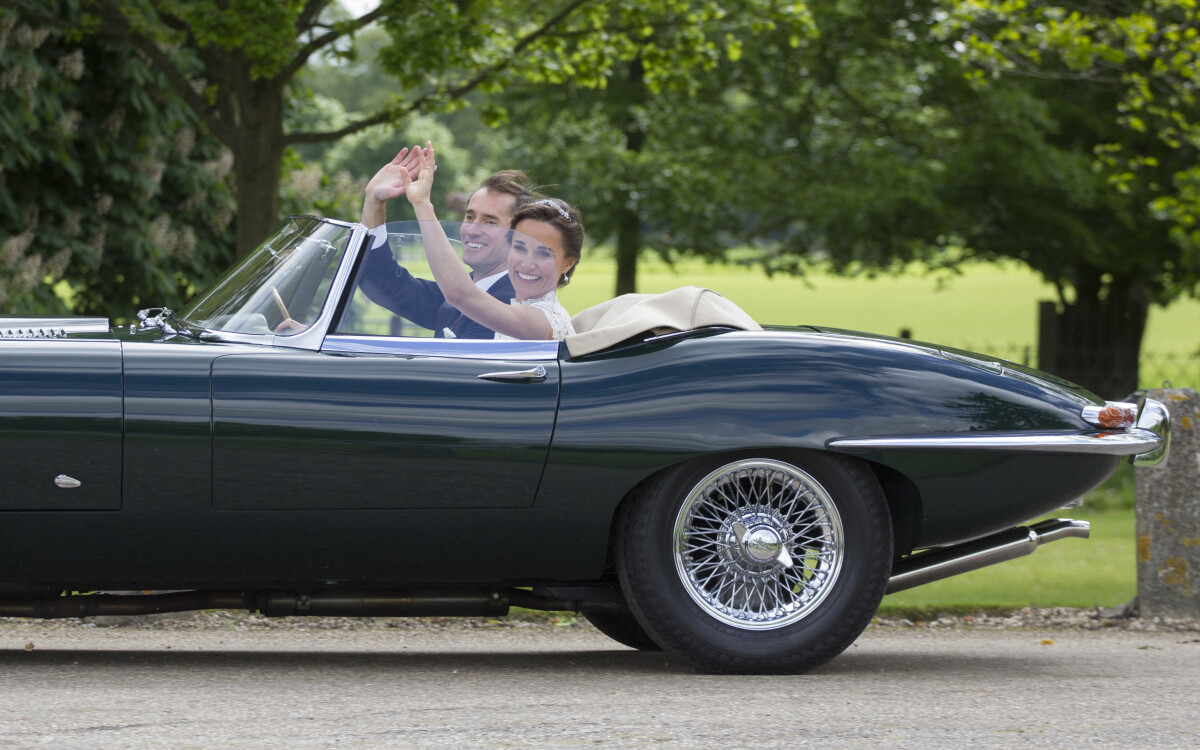 Le jour de leur mariage, le 20 mai 2017, Pippa et James Matthews sont partis au volant d'une Jaguar E-type convertible vintage vert sapin.