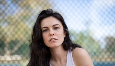 «Couplets» de Maggie Millner, comme on fait son lit on se touche – Libération