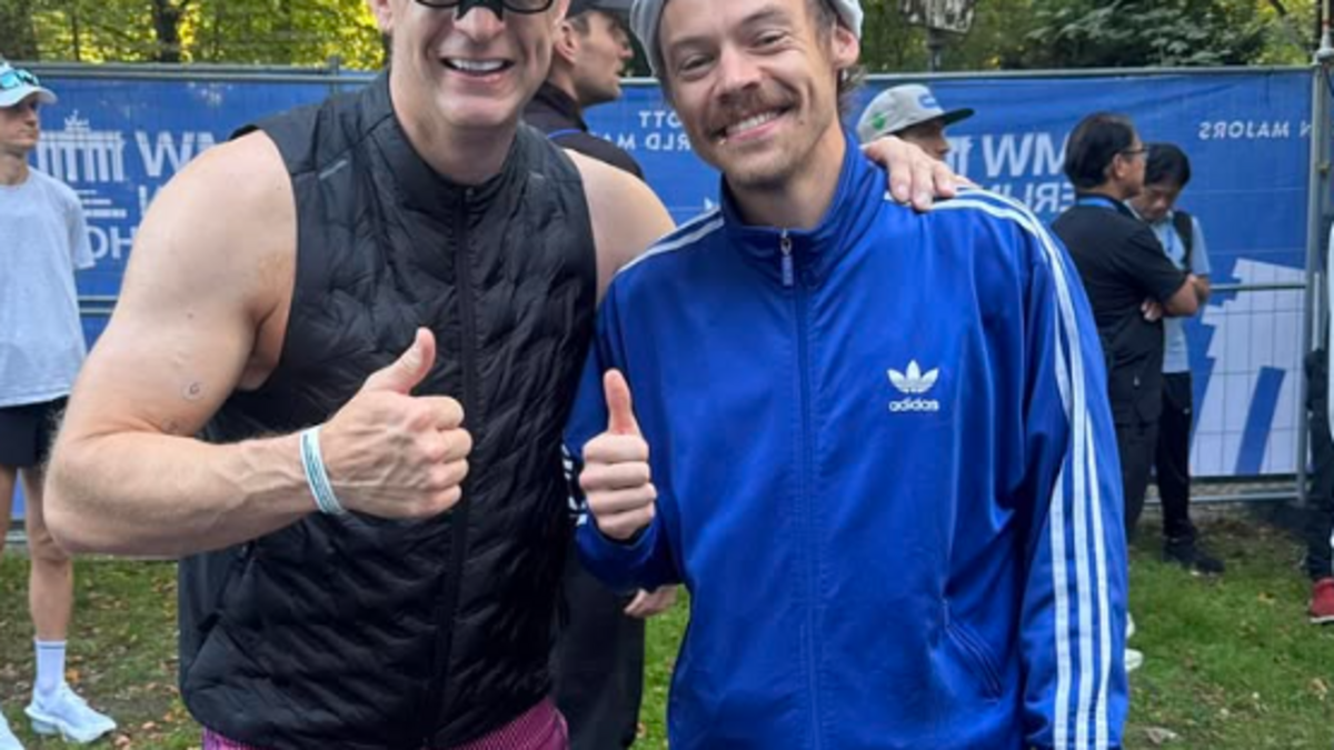 « Quelqu’un le connaît ? » : Harry Styles court le marathon de Berlin déguisé pour passer incognito, avec un super temps à la clé